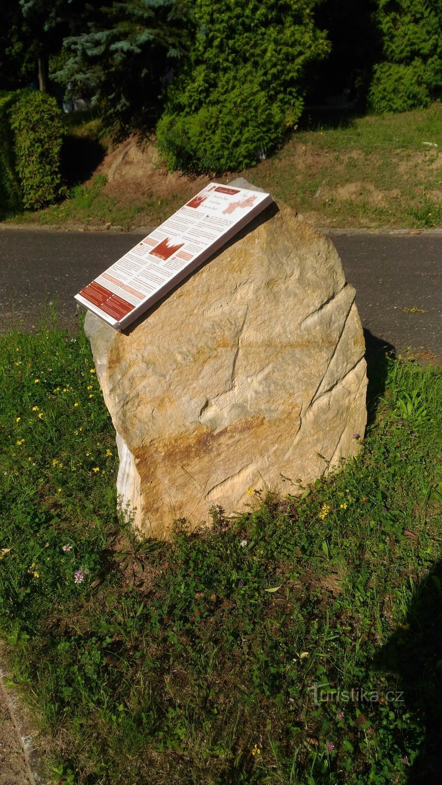 targa al cimitero di Mostec