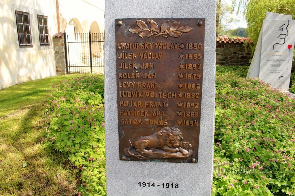 Plaque sur le monument