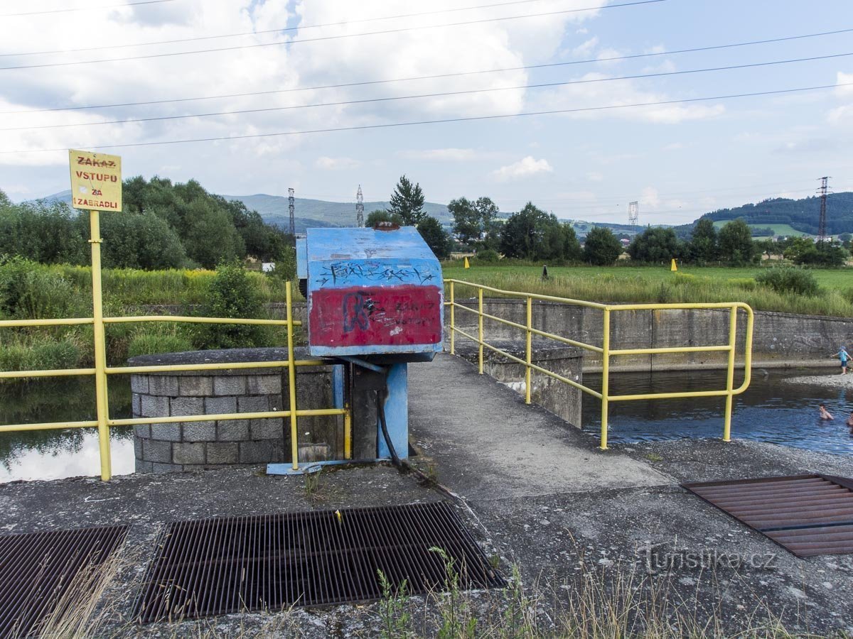 Desná - gát folyó km 10,4 (Šumperk, Uničovská)