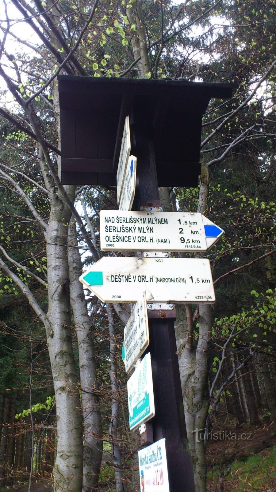 オルリッケ山脈の Deštné - Deštné の頂上があるサーキット