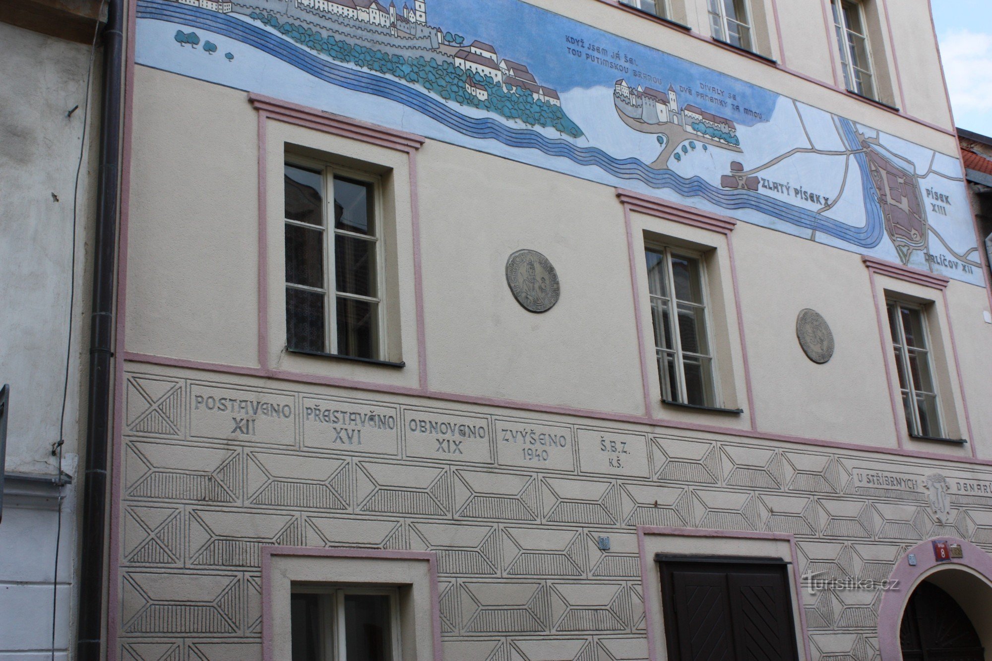 Detail der Fassade des Hauses Nr. 153