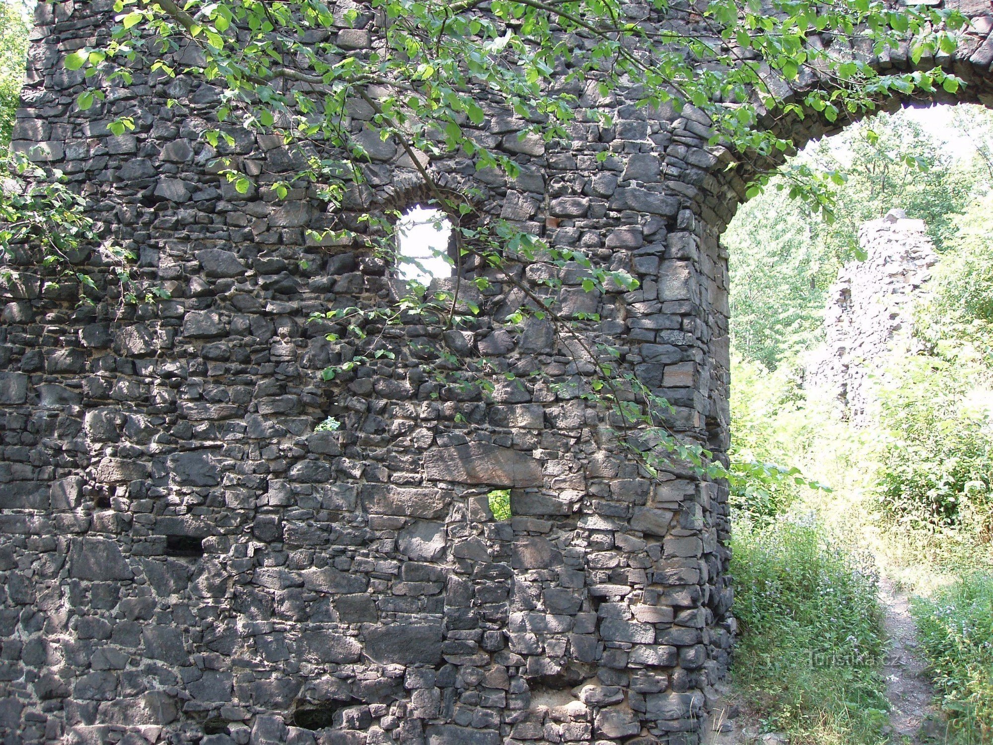 détail sur le portail d'entrée