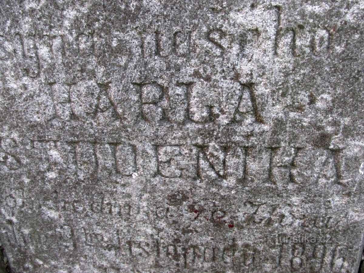 Detail of the sign with the name of the accident victim.