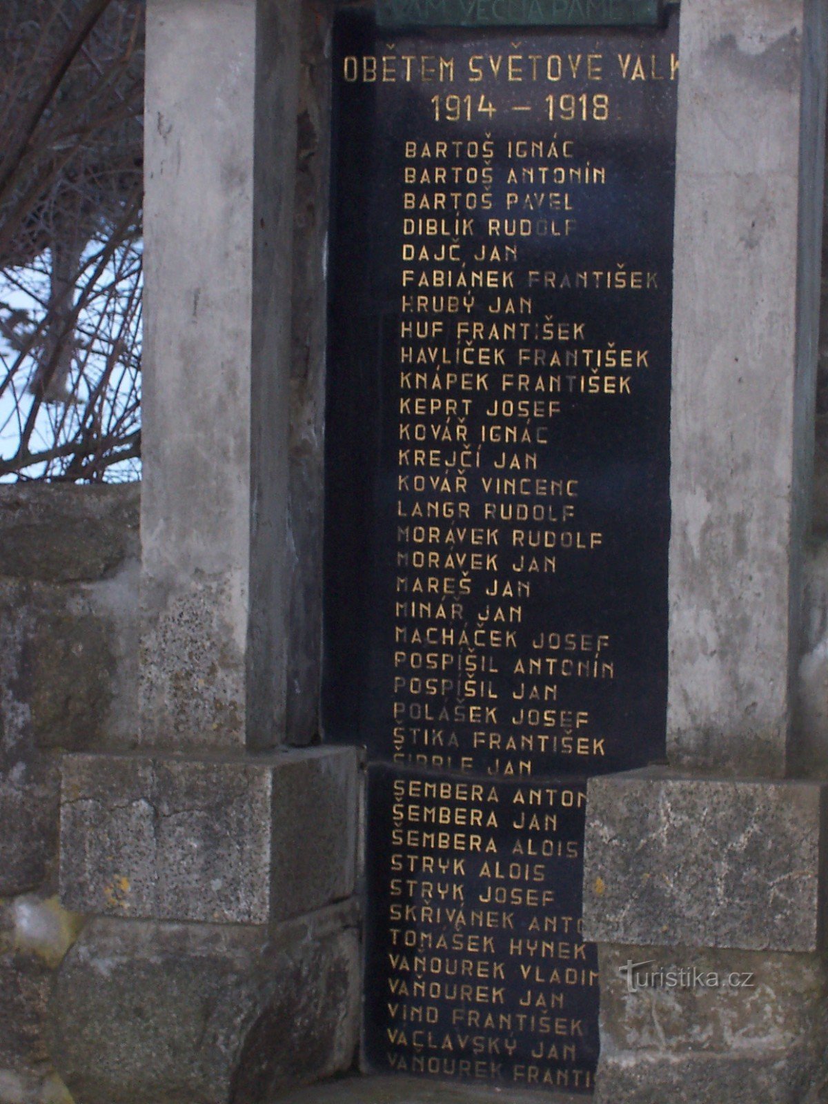 detail van het monument: gedenkplaat voor de 1e wereldoorlog