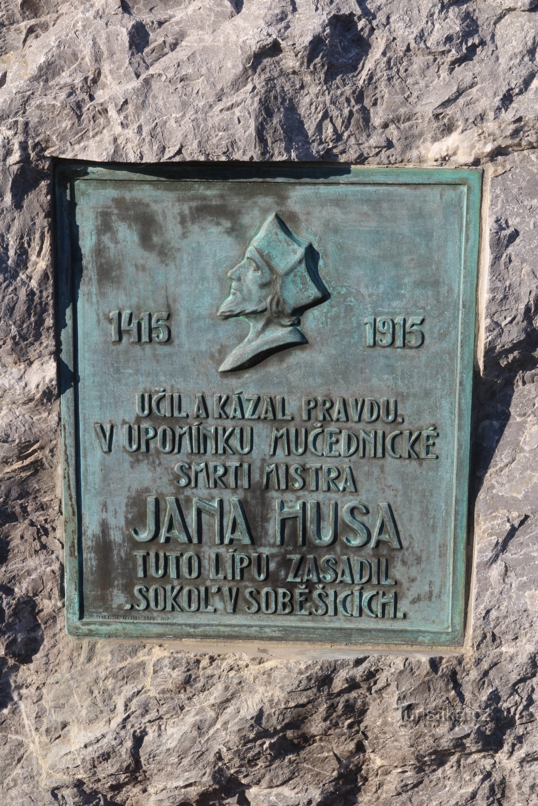 Detaliu al plăcii comemorative a maestrului Jan Hus