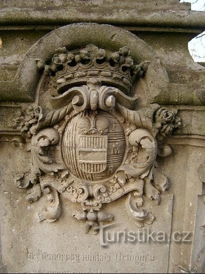 Détail du socle de la statue : détail du socle de la statue de saint Jean Népomuck - au château