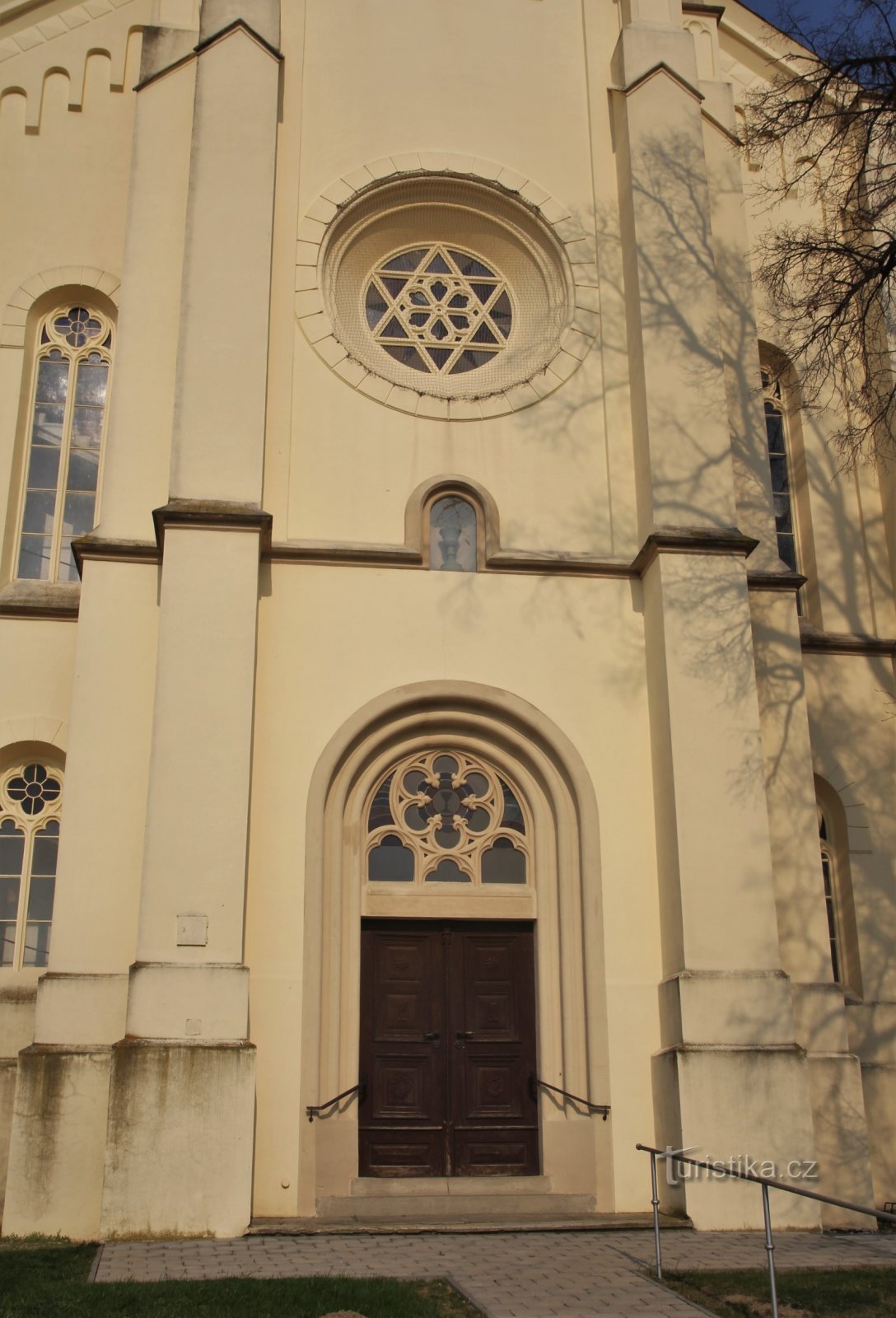 Detalhe da fachada da igreja