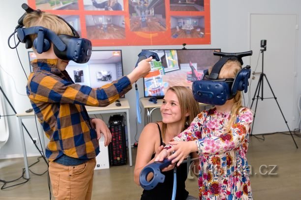 Les enfants peuvent essayer la réalité virtuelle à Hučák.