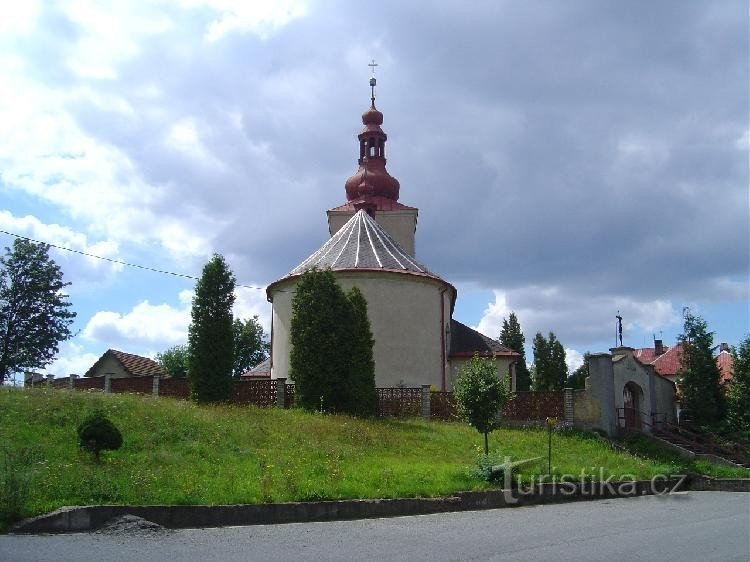 Detrichov: Church of St. Peter og Paul (bygget 1350)