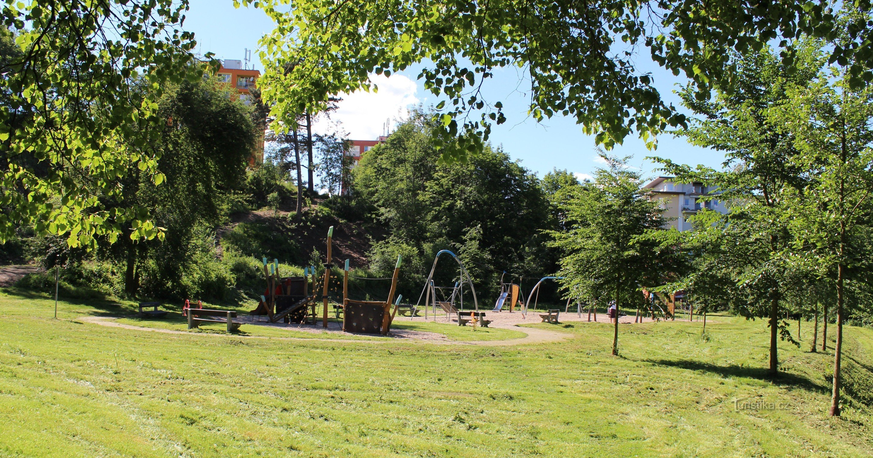 Parque infantil perto de Klavírka