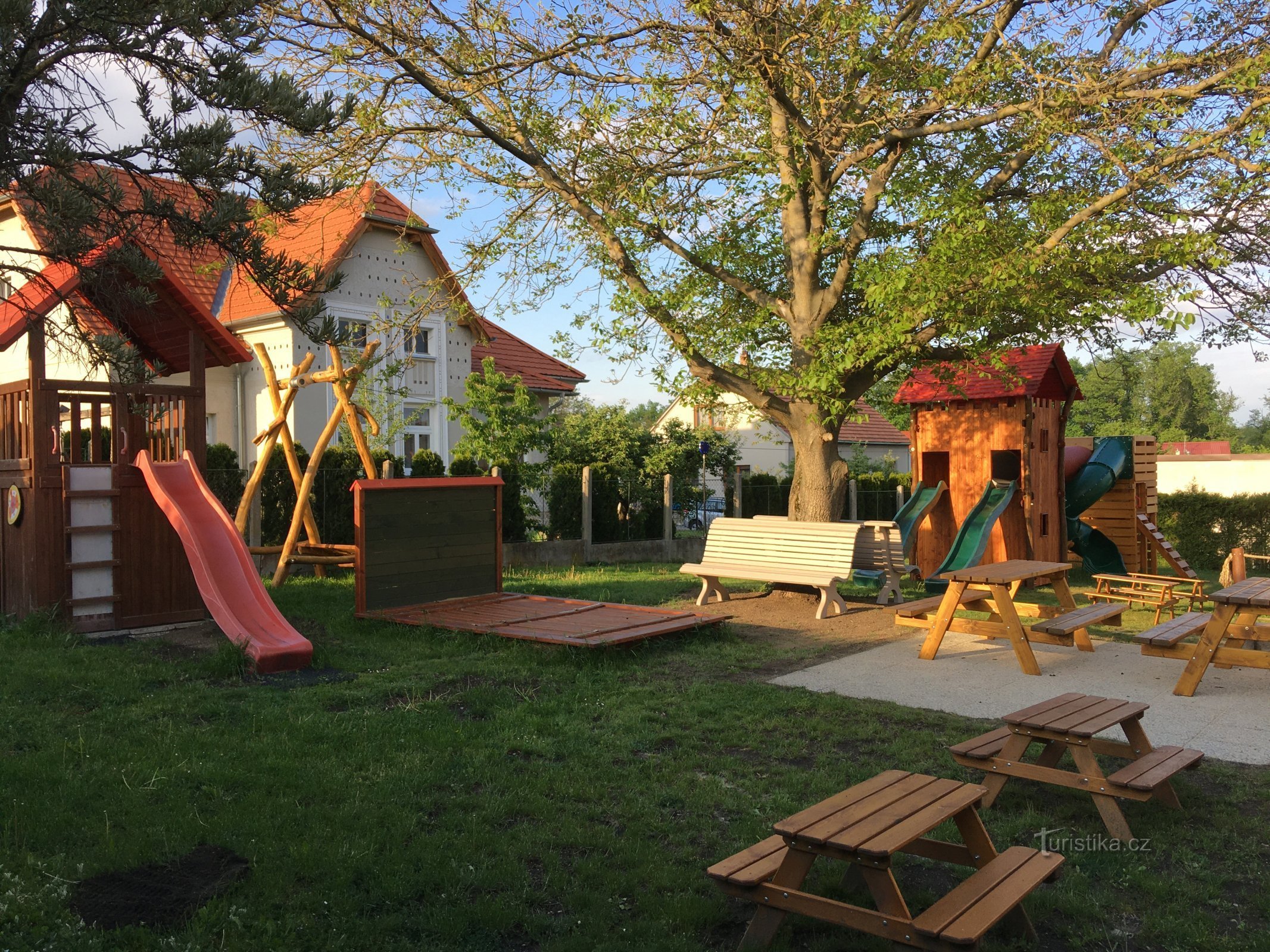 Kinderspielplatz im Königreich der Zeit Protivín