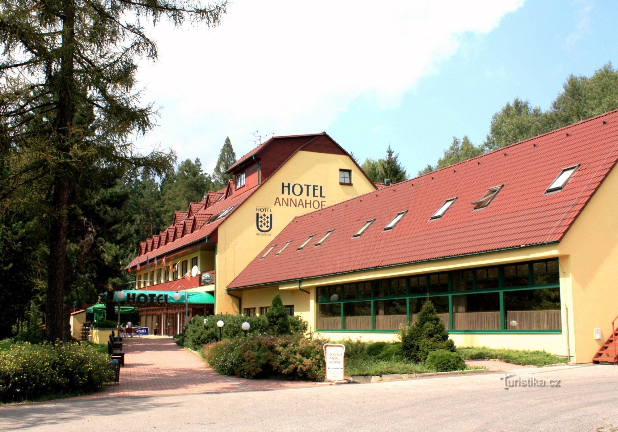 Dziewięć krzyży - hotel