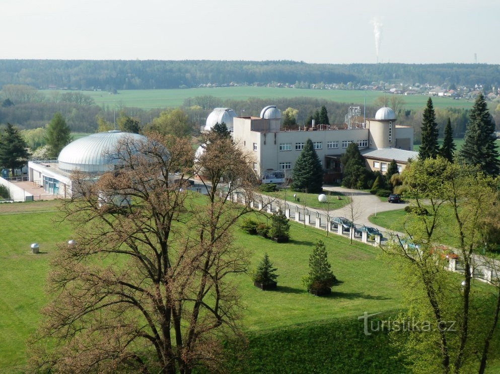 Đài thiên văn và cung thiên văn kỹ thuật số vào mùa xuân năm 2014
