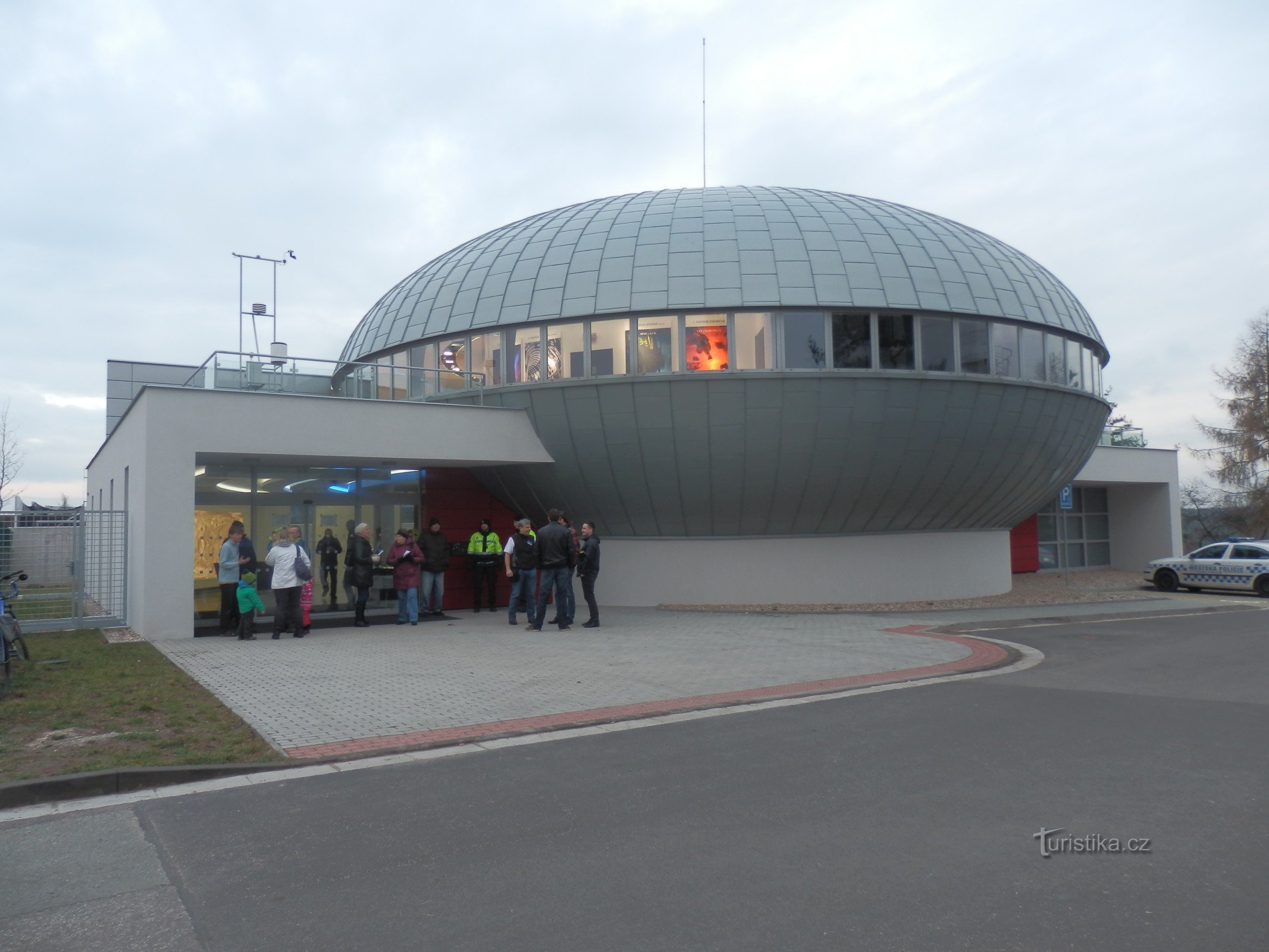 Digitaal planetarium in de avond