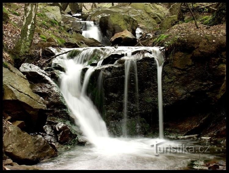 Dírka: Dírka-Wasserfälle