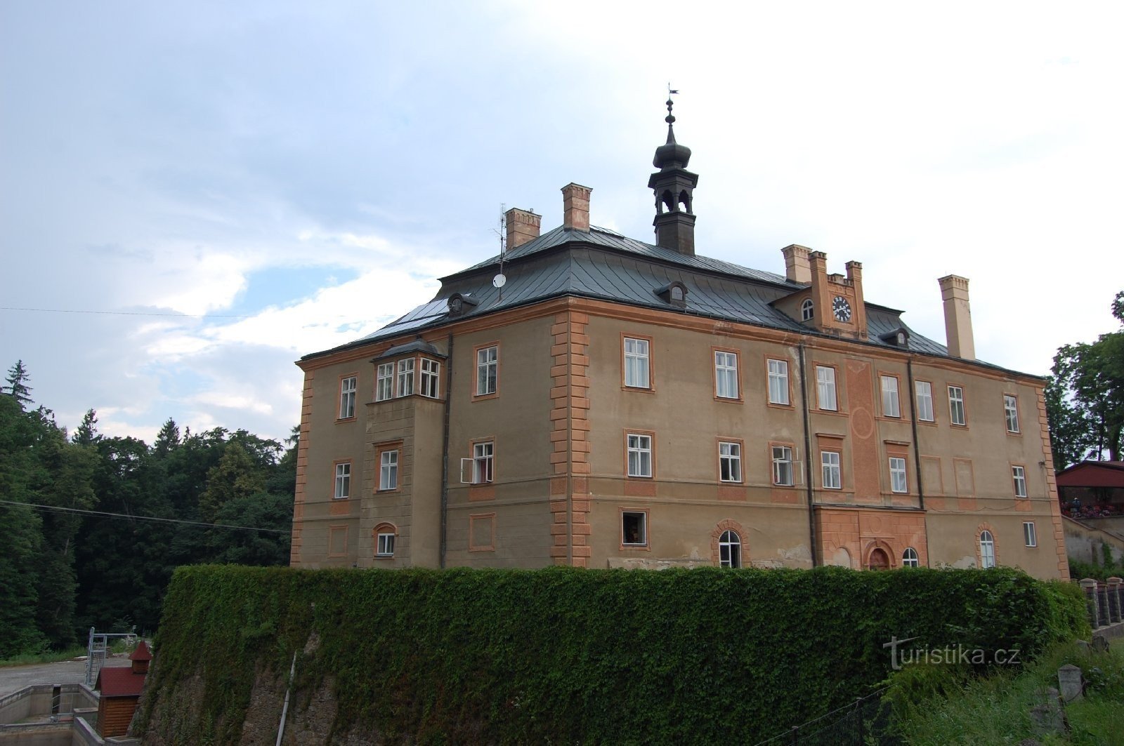 Dírná, castel