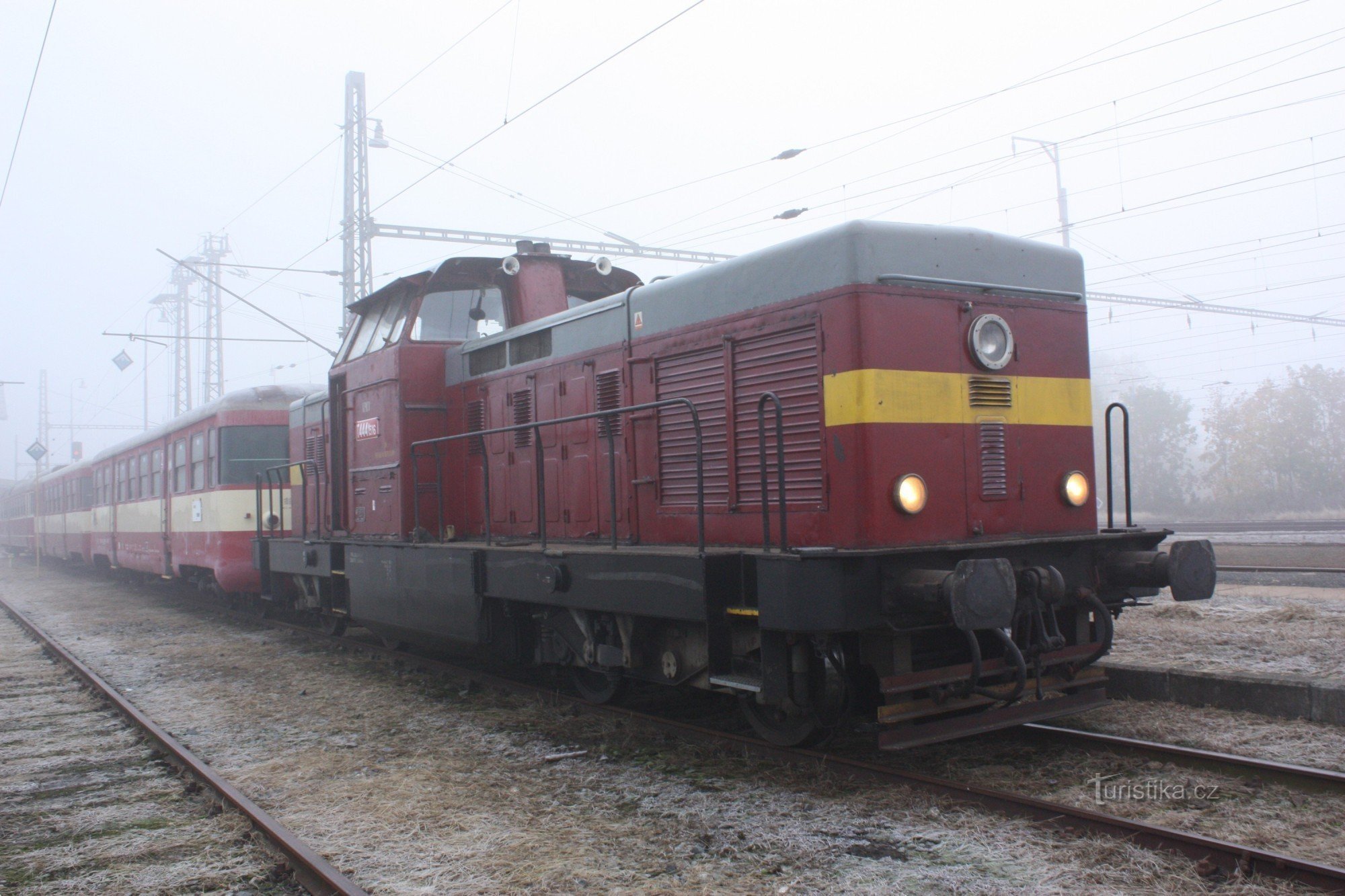 locomotiva diesel-hidraulica T444.1516 supranumita Scufita Rosie