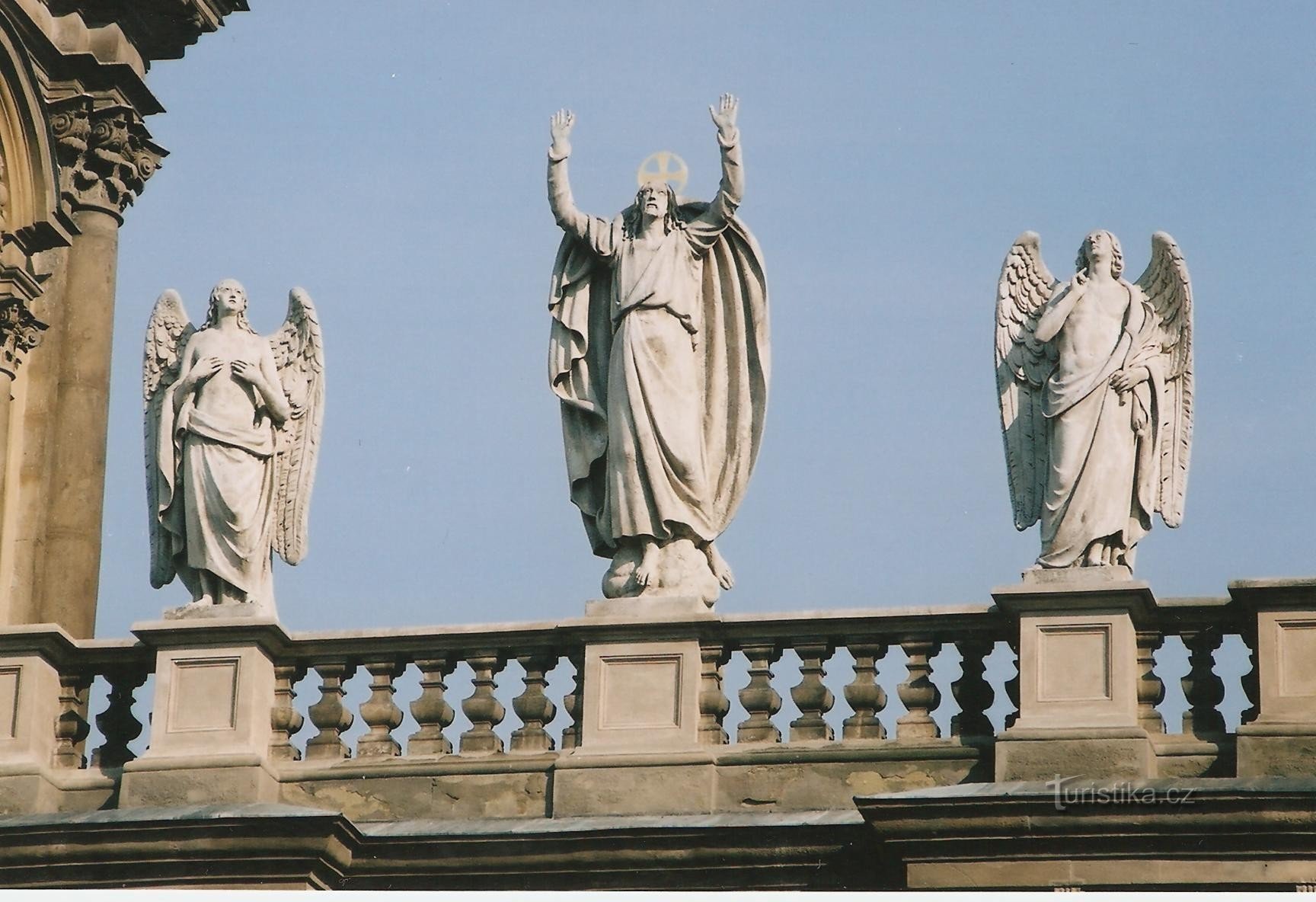 Tombe de Ditrichštejn - détail de la façade d'entrée