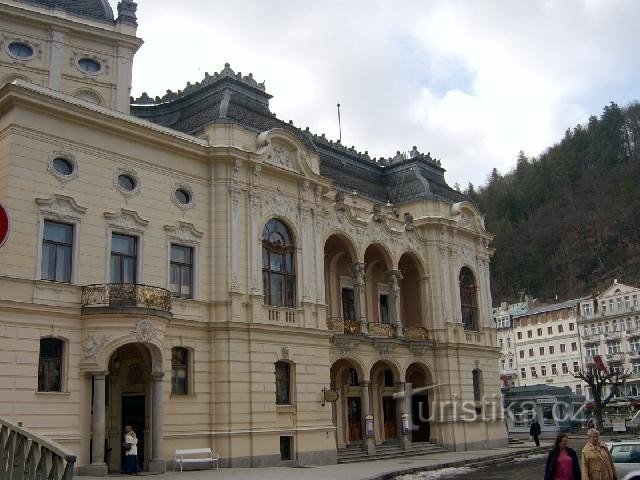 KV 11. Színház: A Karlovy Vary-i színházépület építése 1884 októberében kezdődött