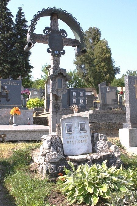Divaky - the grave of the Mrštík brothers