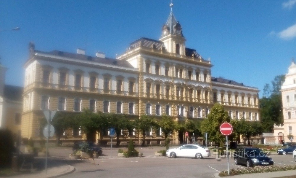 Meisjes- en jongensschool in Přelouč