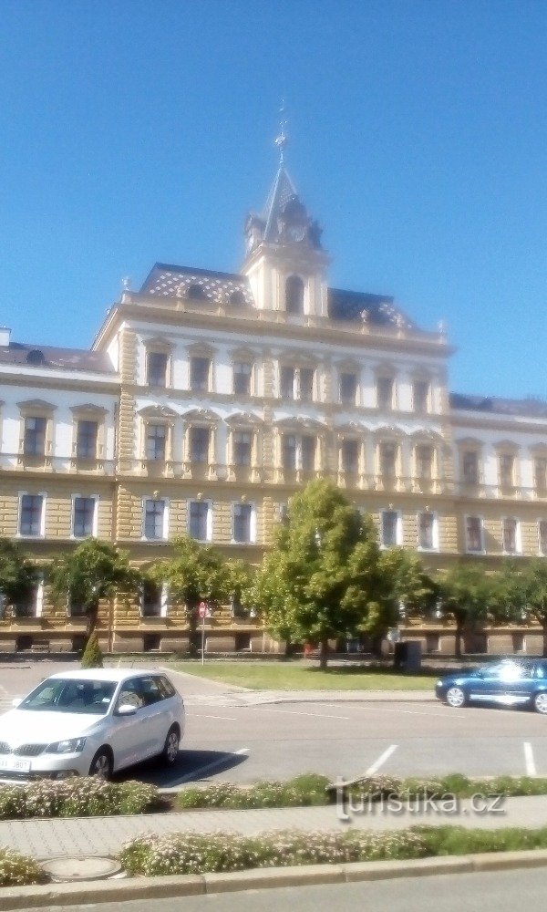 Meisjes- en jongensschool in Přelouč