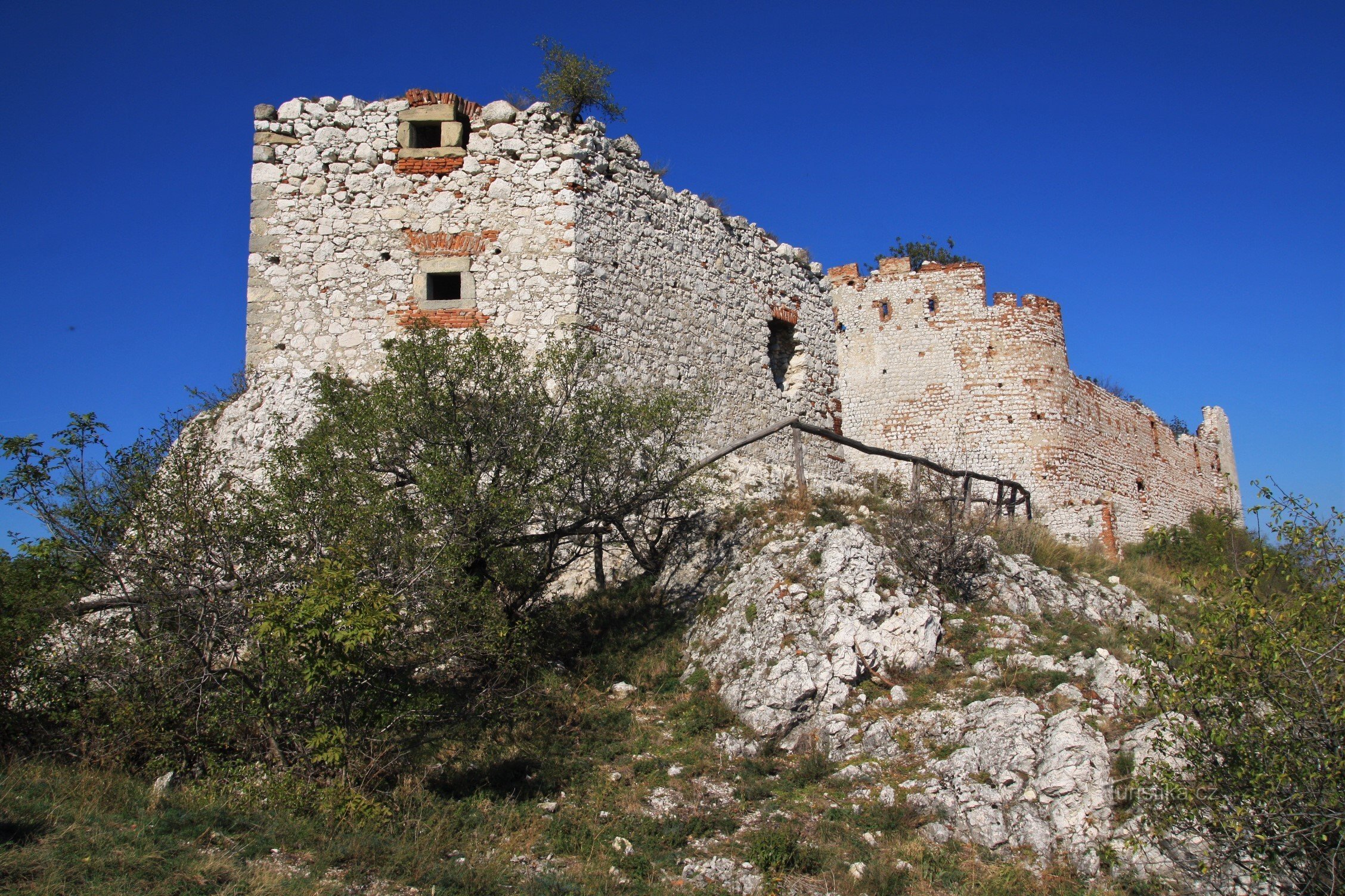 Dívčí hrad - algemeen zicht vanuit het westen