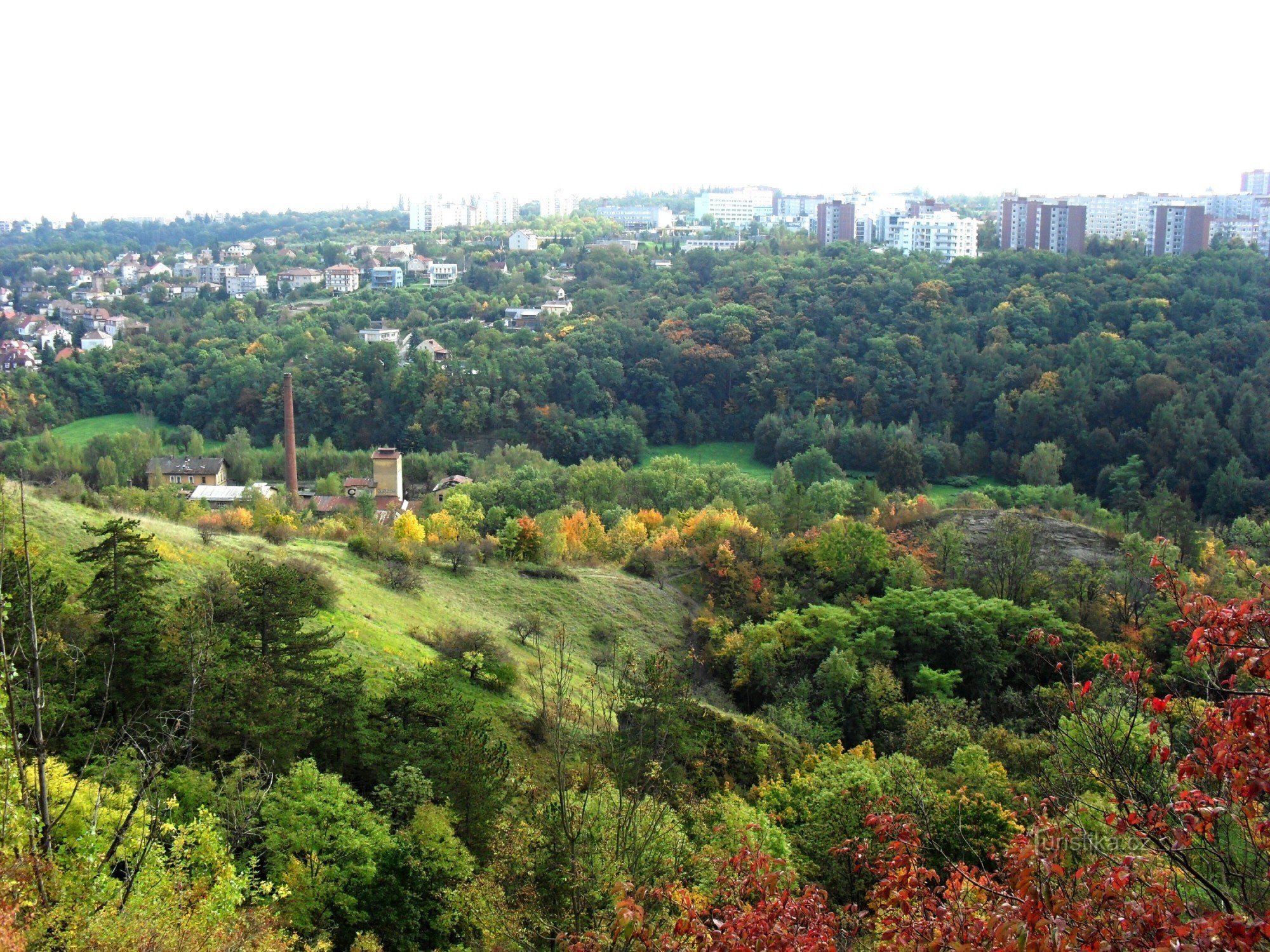 Girls' castles - a romantic nature walk inside Prague