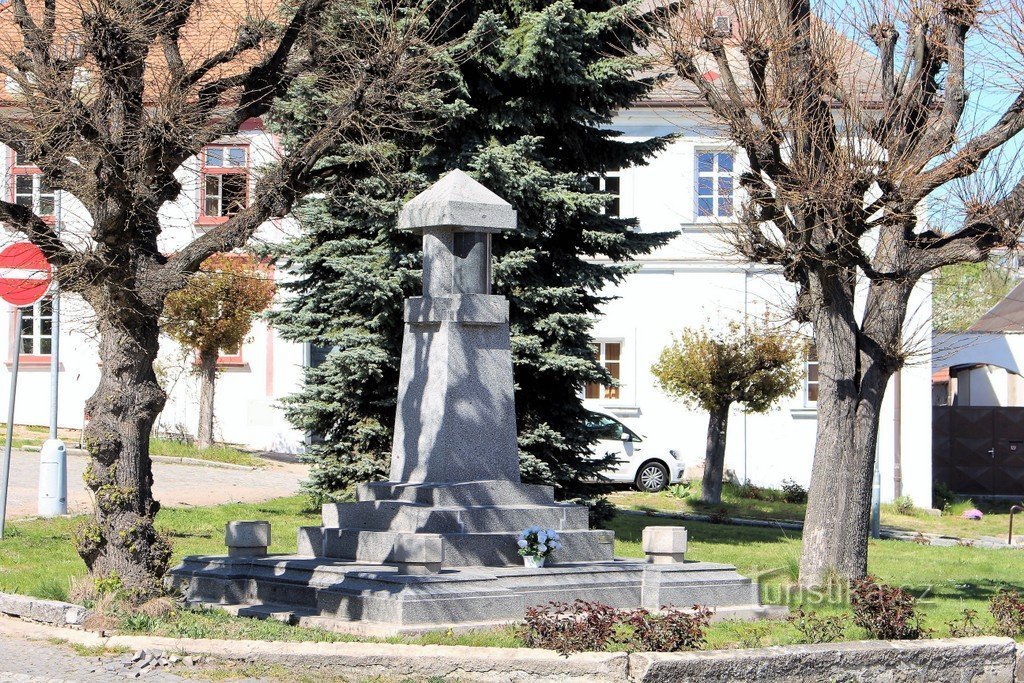 Divišov-monument voor de slachtoffers van de wereldoorlogen