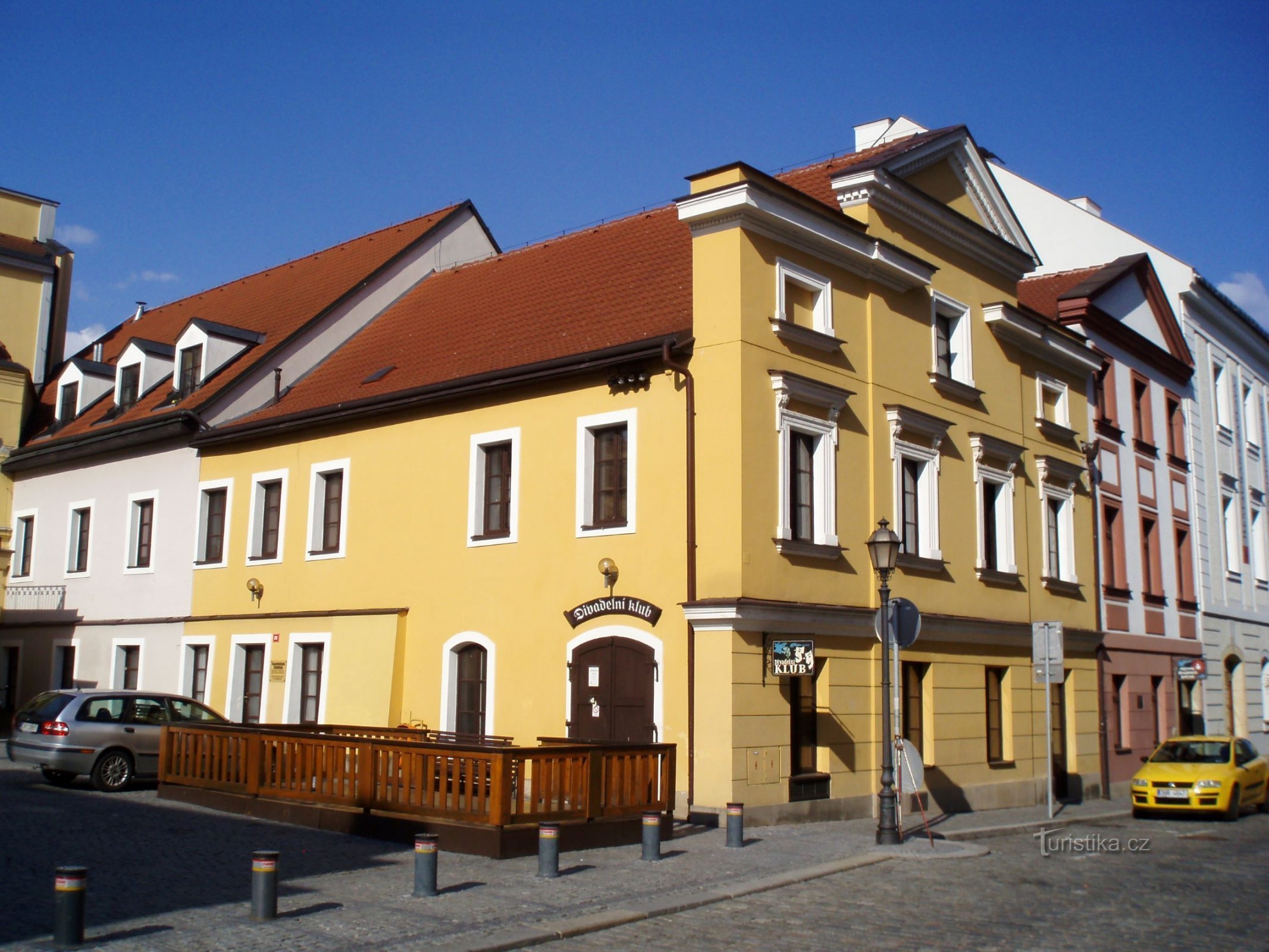 Dlouhá čp. 99 (Hradec Králové, 16.4.2011)