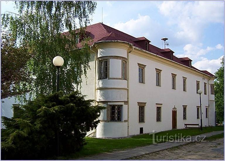 Dlouhá Loučka-Niederburgseitige Fassade des Schlosses-Foto: Ulrych Mir.