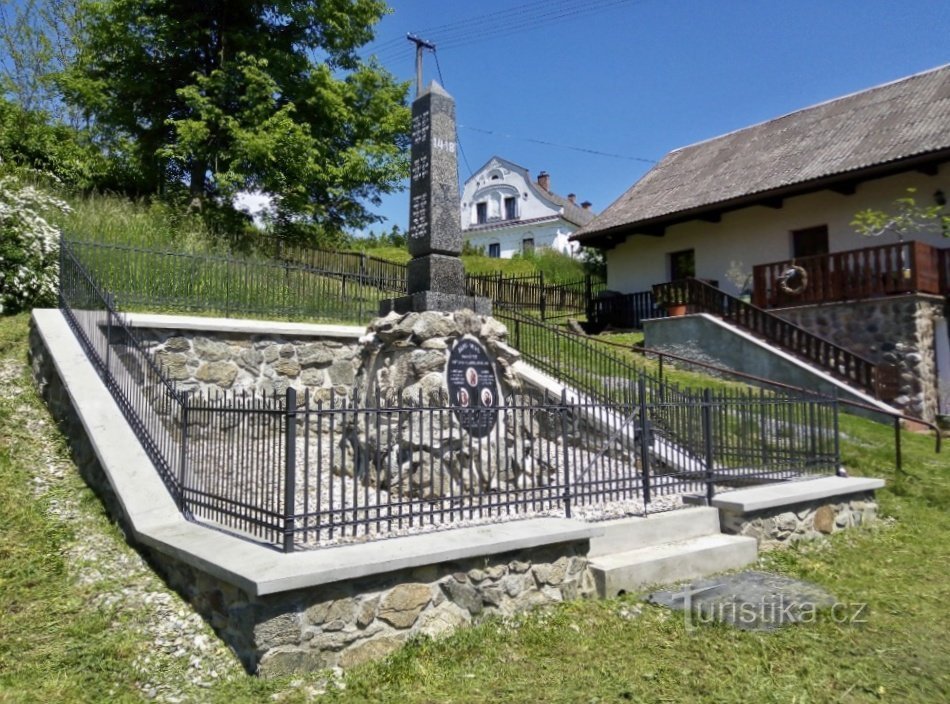 Dlouhomilov – ein Denkmal für die Opfer des Ersten (und Zweiten) Weltkriegs.