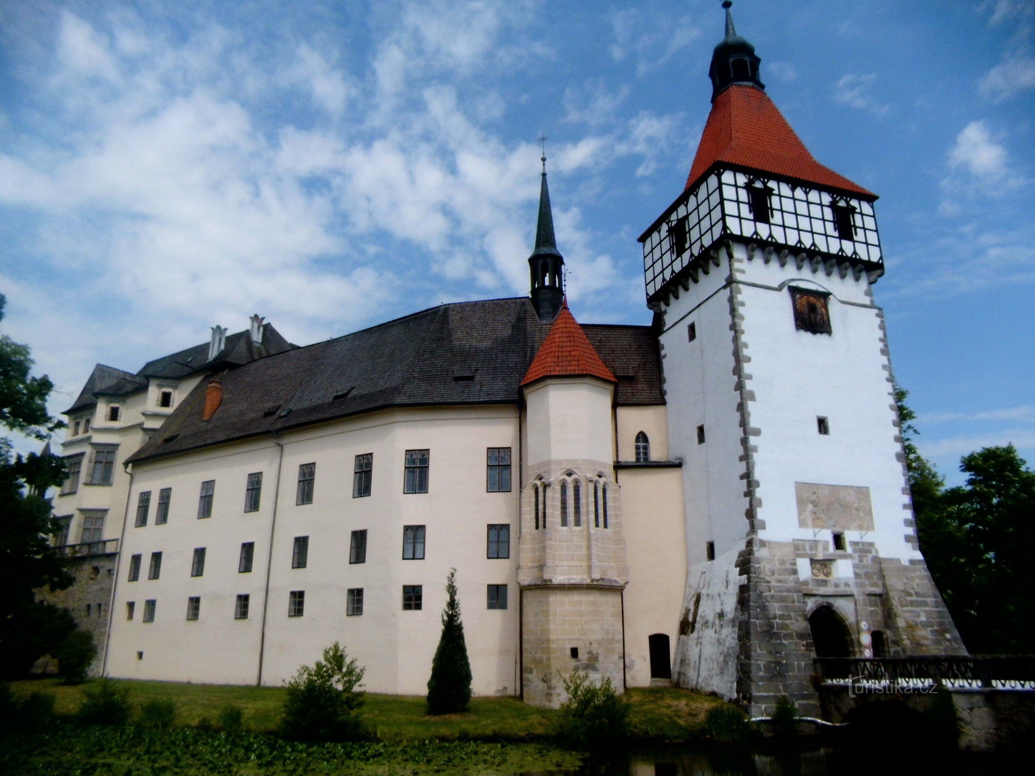 Nach Blatná wegen der Burg und Damhirschherde