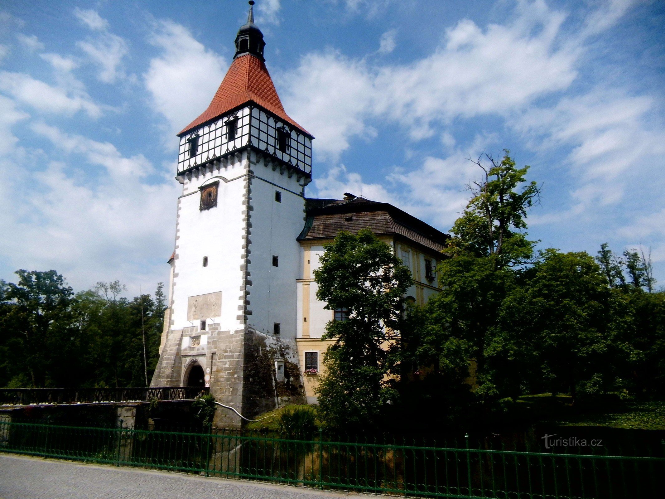 Nach Blatná wegen der Burg und Damhirschherde