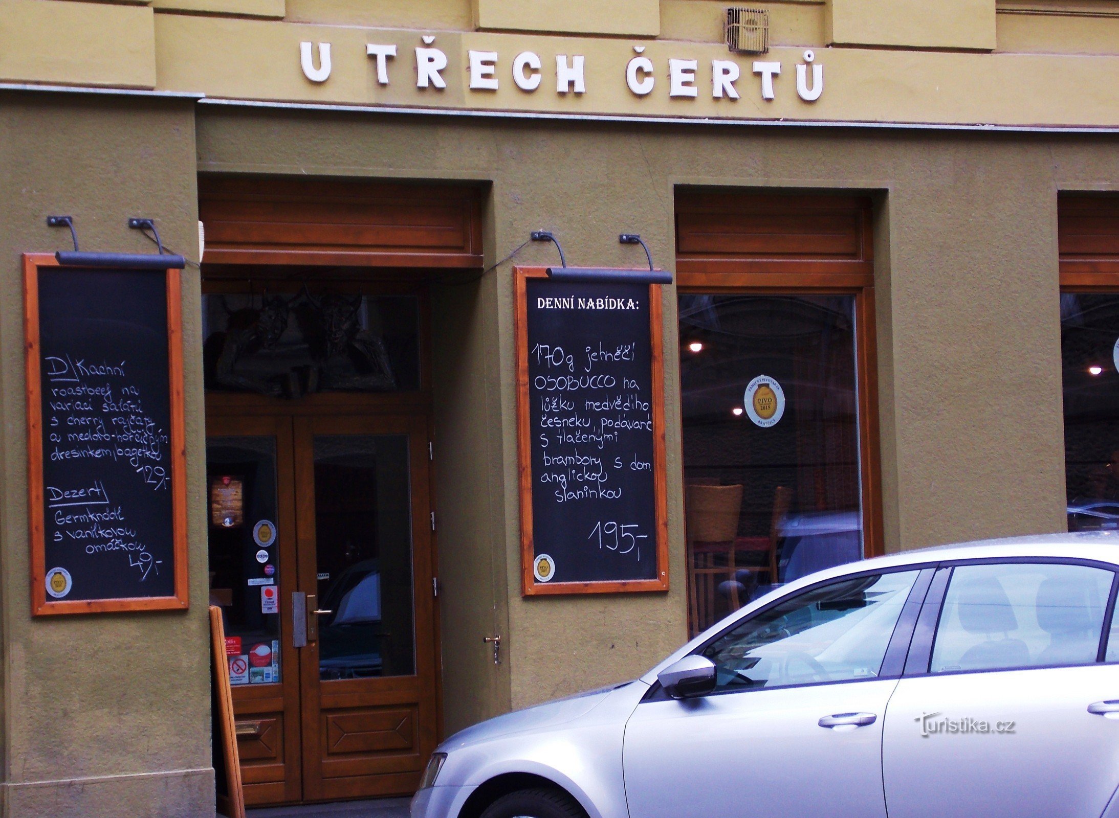 Al ristorante diabolico U Třech čertů nel centro di Brno