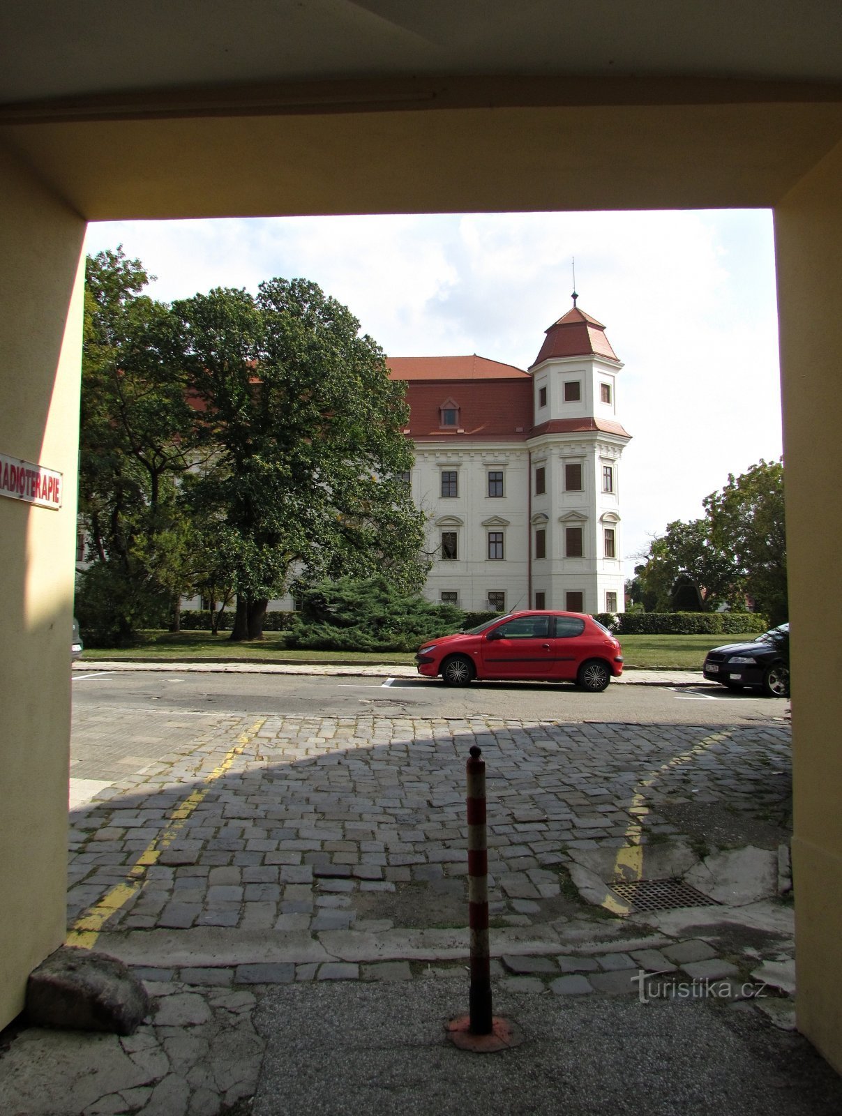Para Holešov para visitar a forja, o cemitério judeu e o parque do castelo