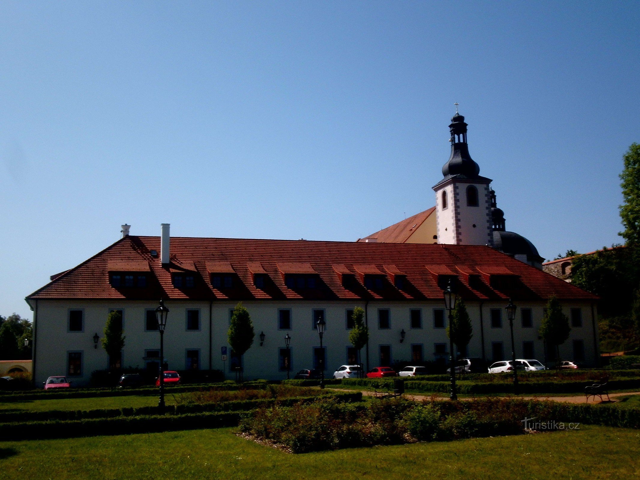 Til det smukke piaristkloster Ostrov nad Ohří