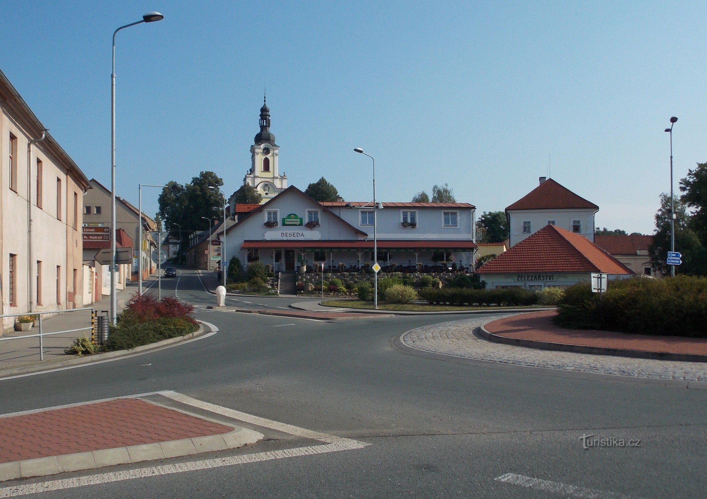 Vers la ville de Častolovice