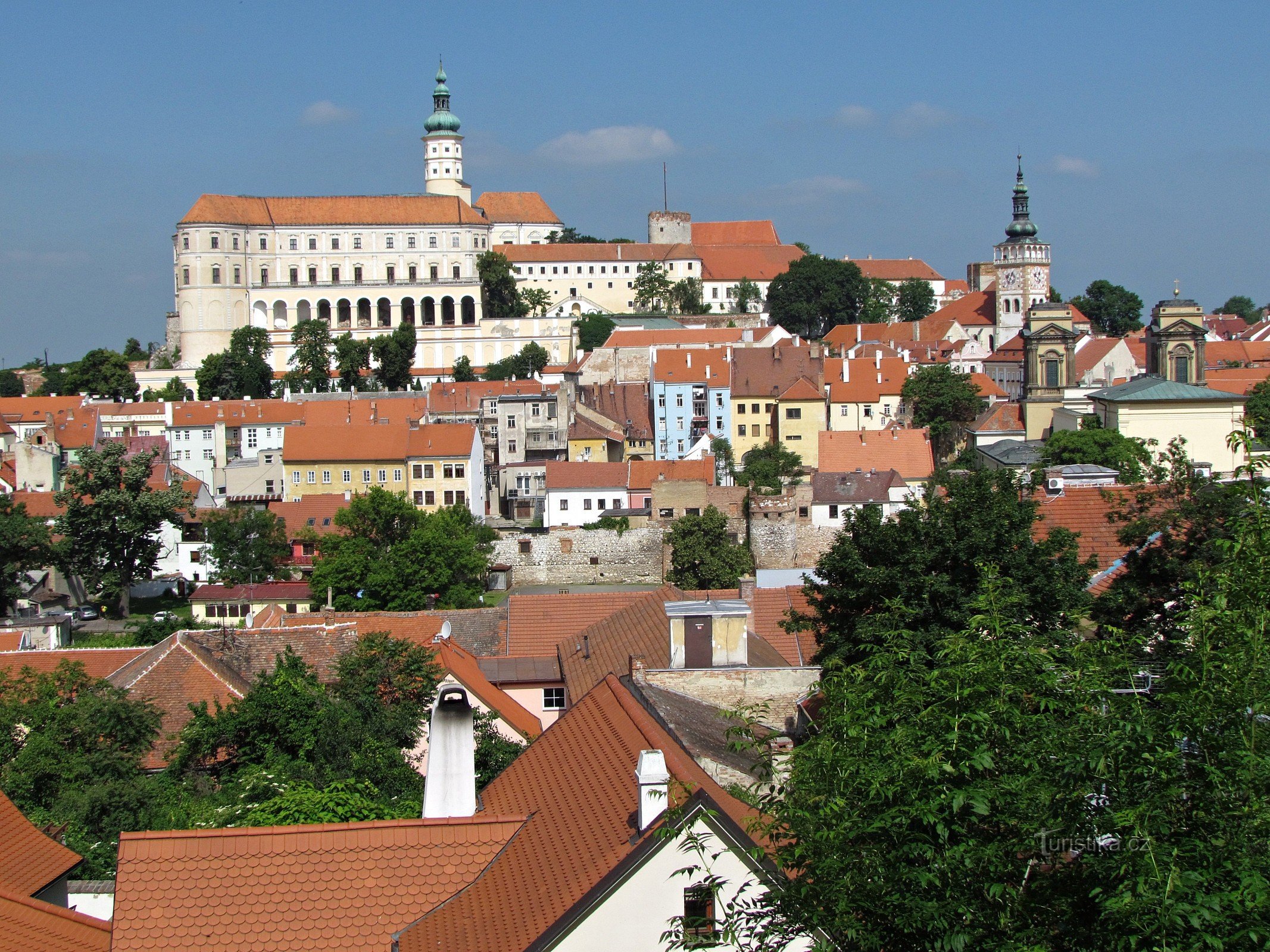 Para Mikulov para Svatý Kopeček e a pedreira inundada