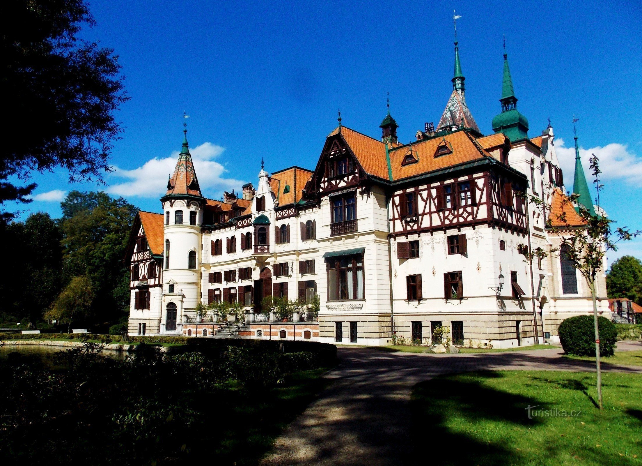 Au château de conte de fées Lešná près de Zlína