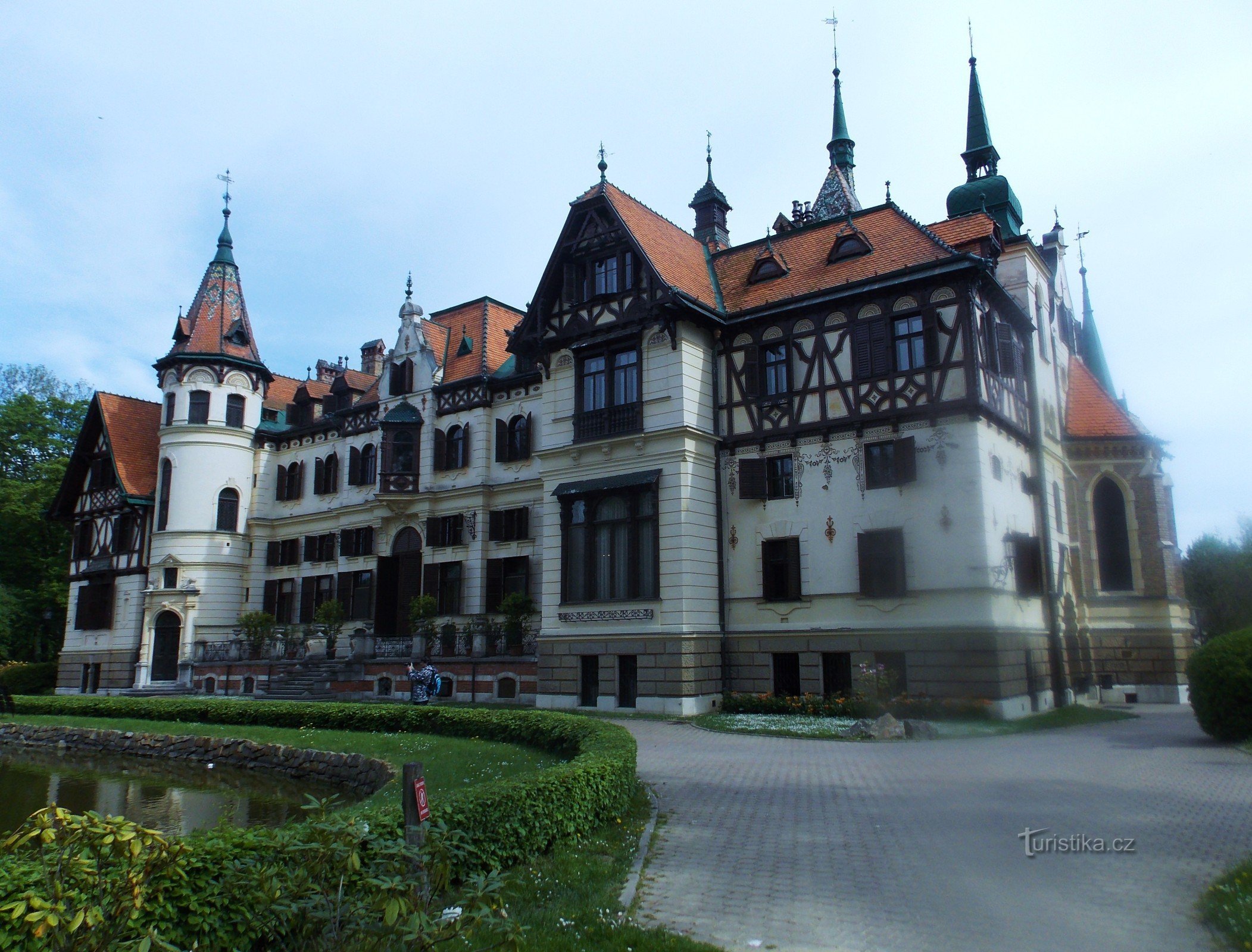 前往 Zlína 附近的 Lešná 童话城堡