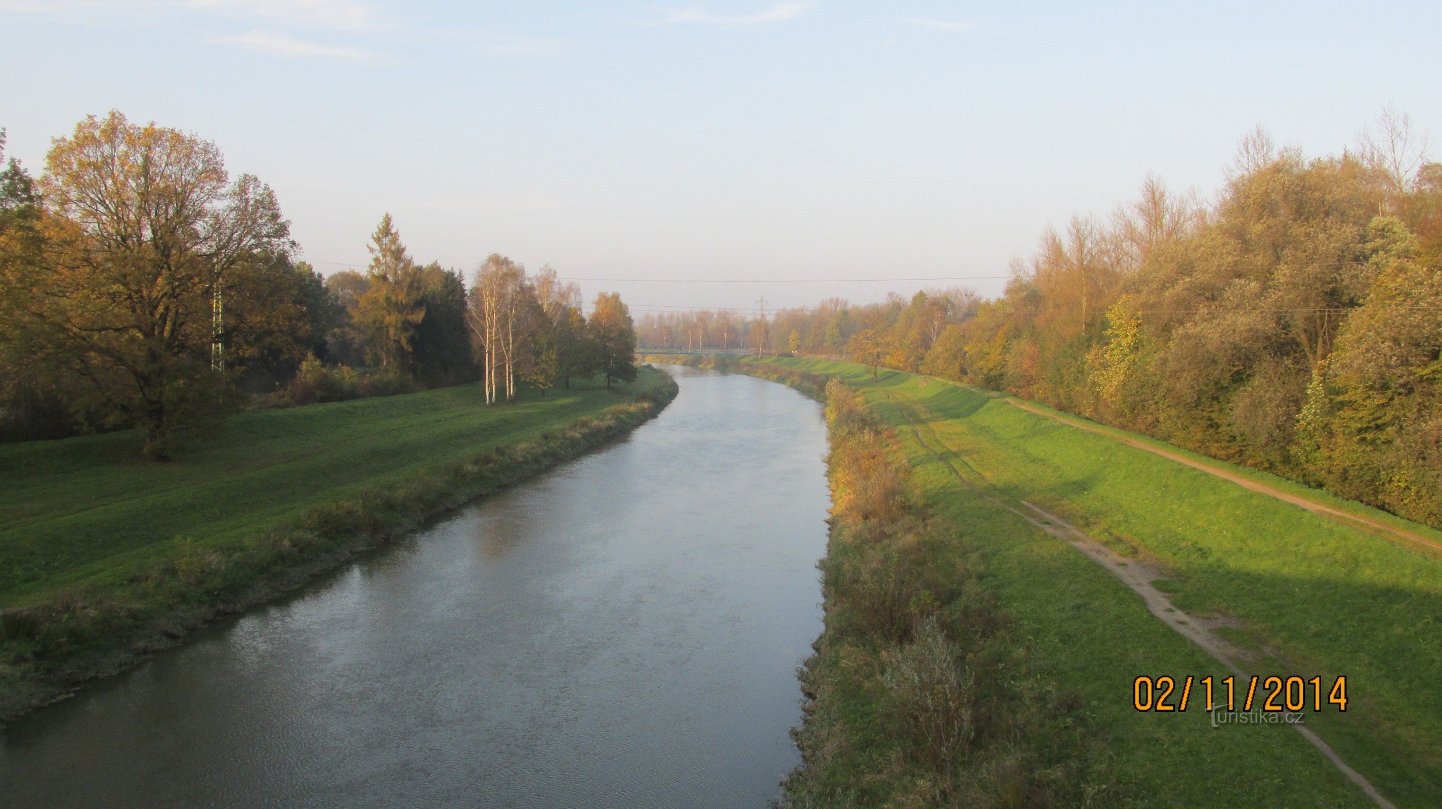 Zum Naturschutzgebiet Rezavka in der Nähe des Avion-Einkaufsparks Ostrava