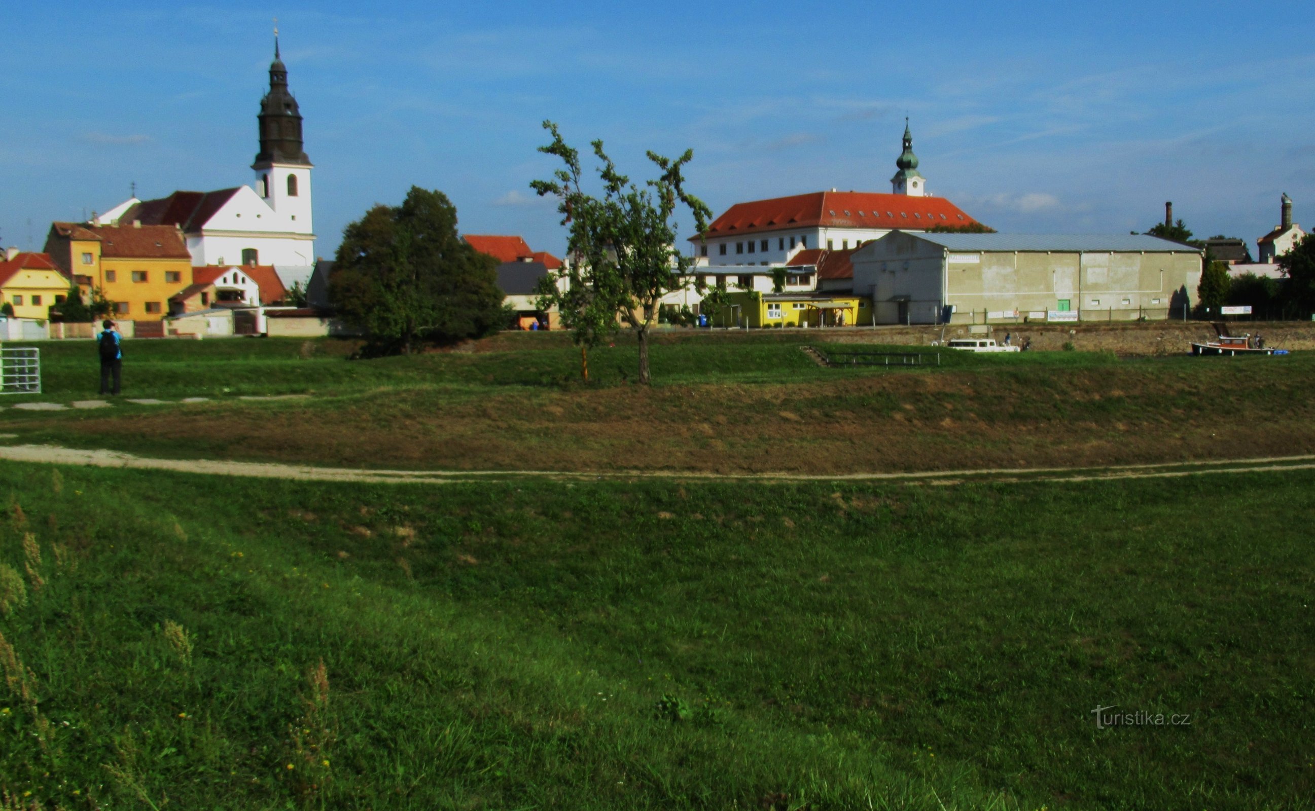 Do přístaviště v Uh. Ostrohu