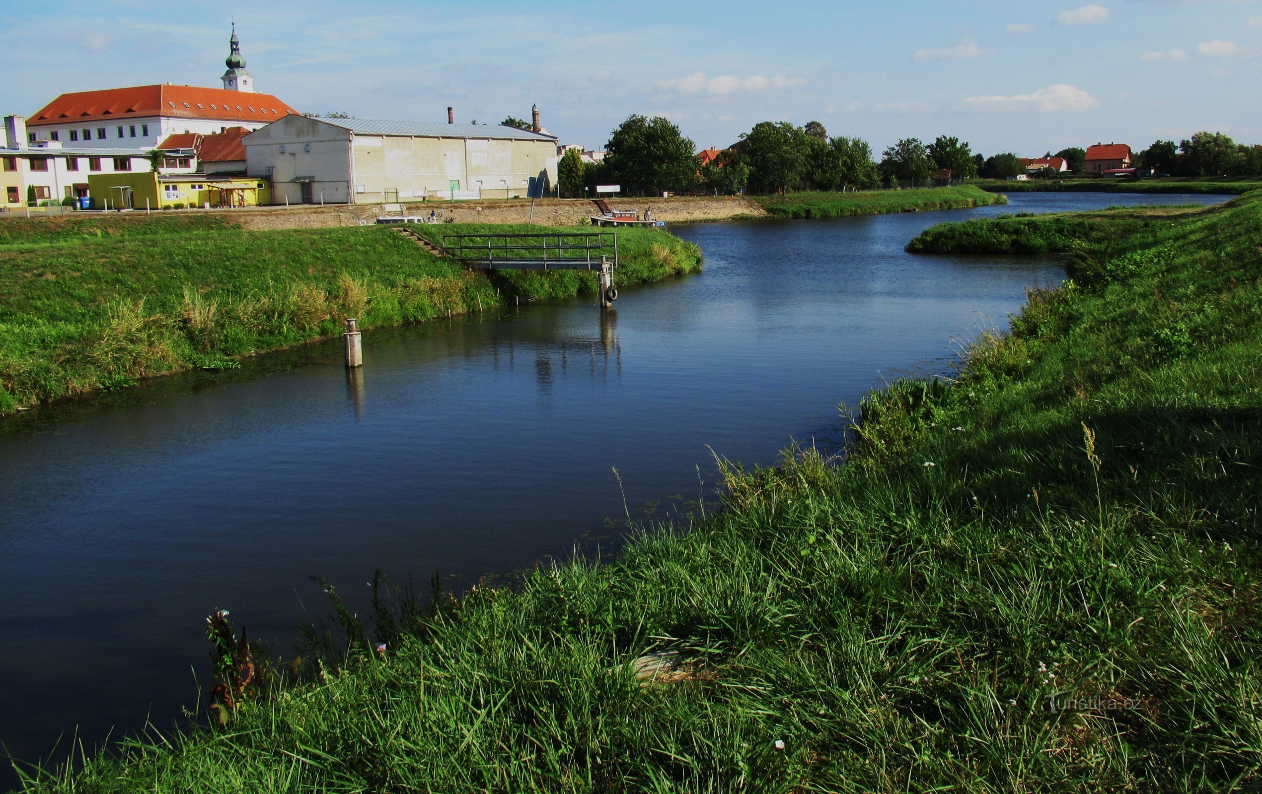 Do pristaništa u Uh. Ostruga