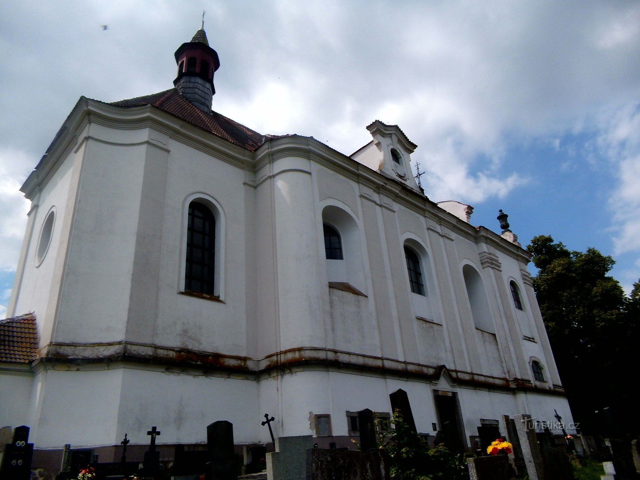 Nach Radomyšl hinter zwei Kirchen