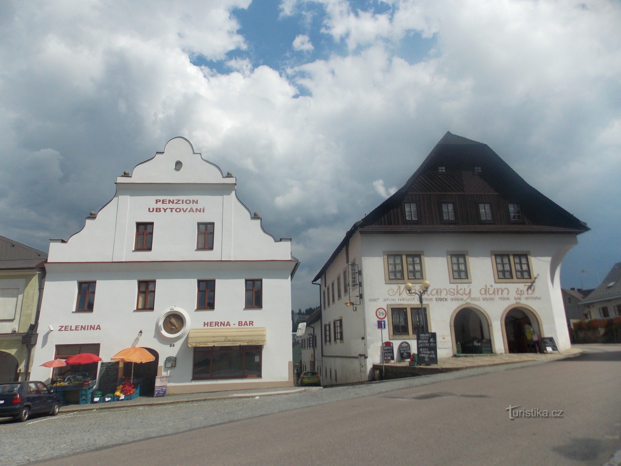 前往 Jablonné nad Orlicí 的 U Luxů 餐厅和糕点店