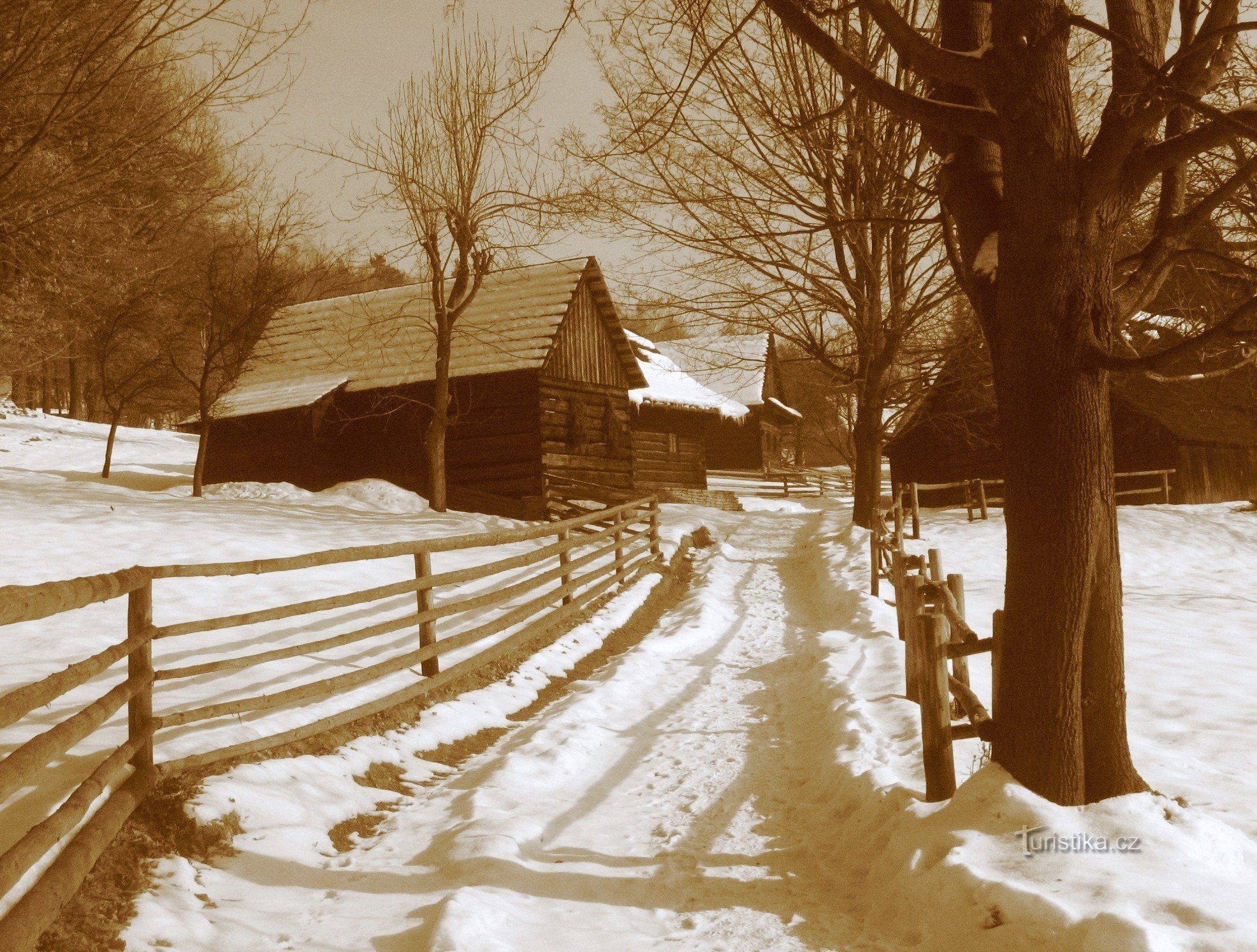 Para o Skanzen em Rožnov pod Radhoštěm no inverno