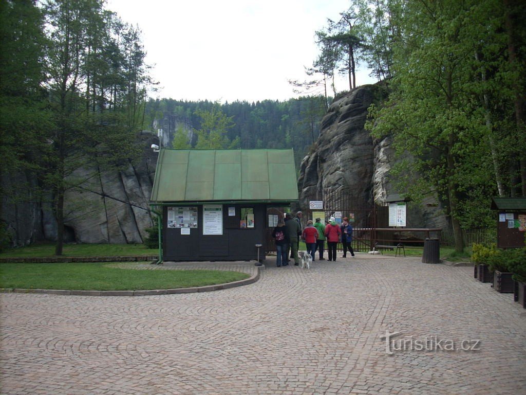 To the towers of Adršpach