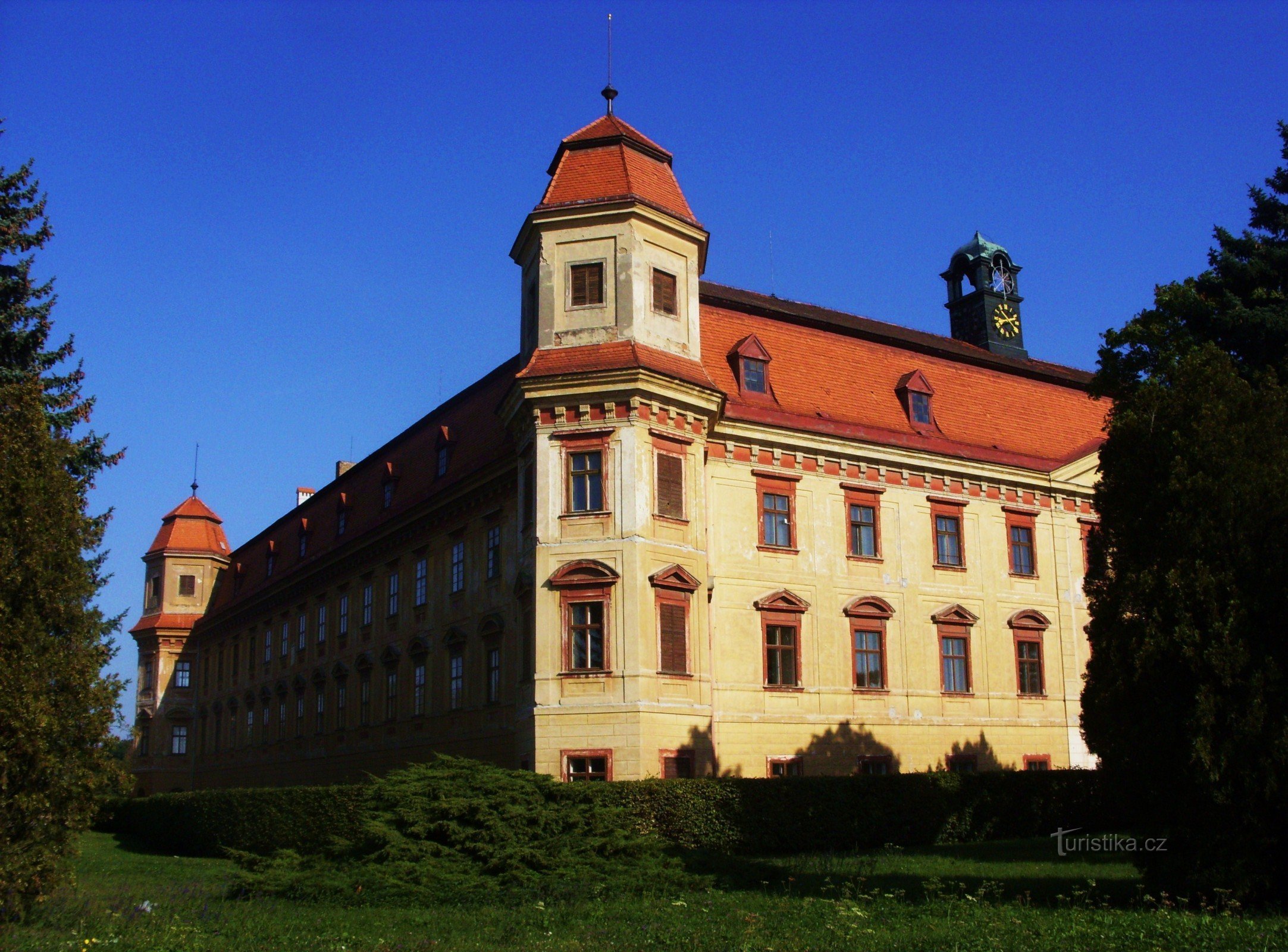 Para o castelo em Holešov