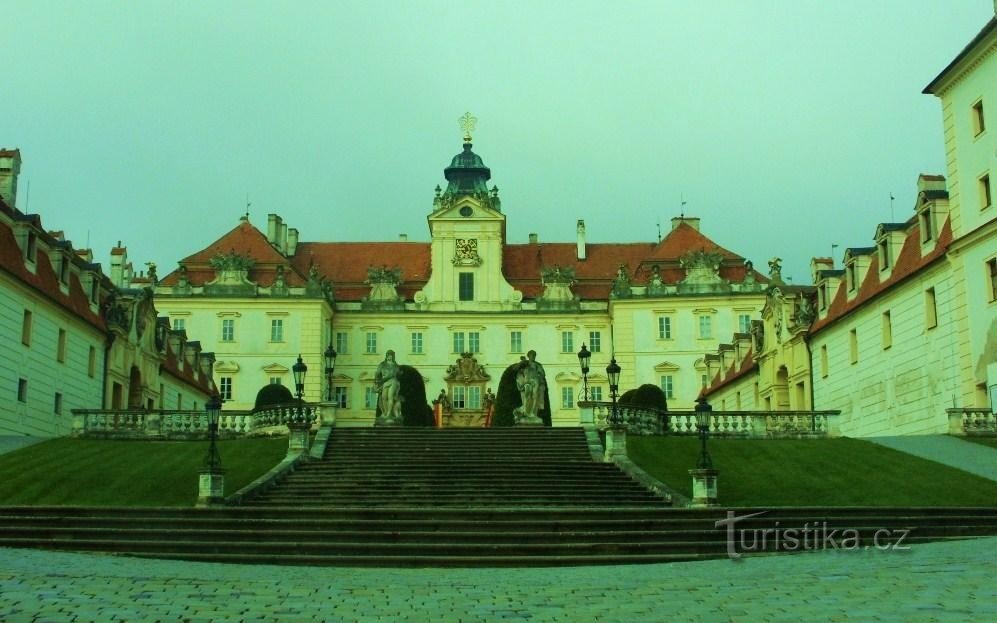 Vers le château de Valtice